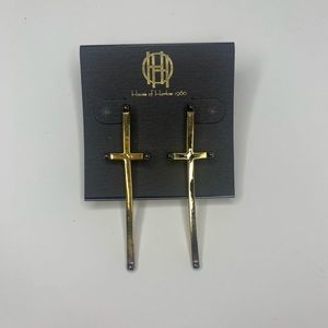 Vintage house of Harlow earrings!!